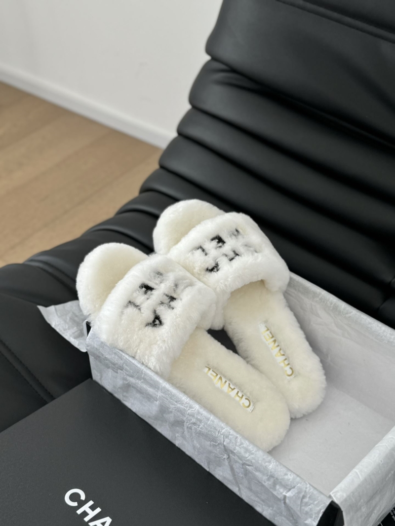 Ch**el slippers
